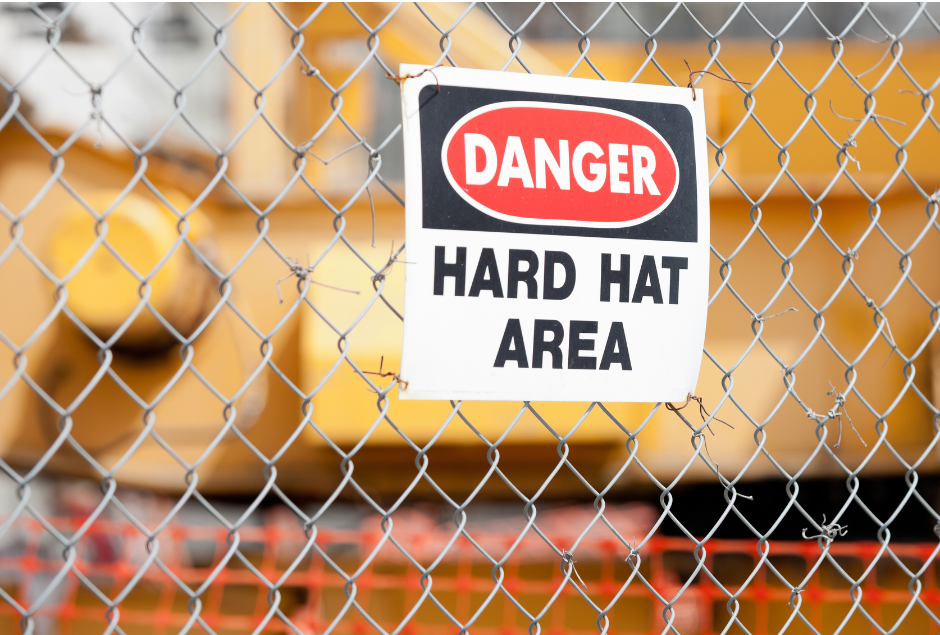 A picture of a danger sign on a construction temporary fence.